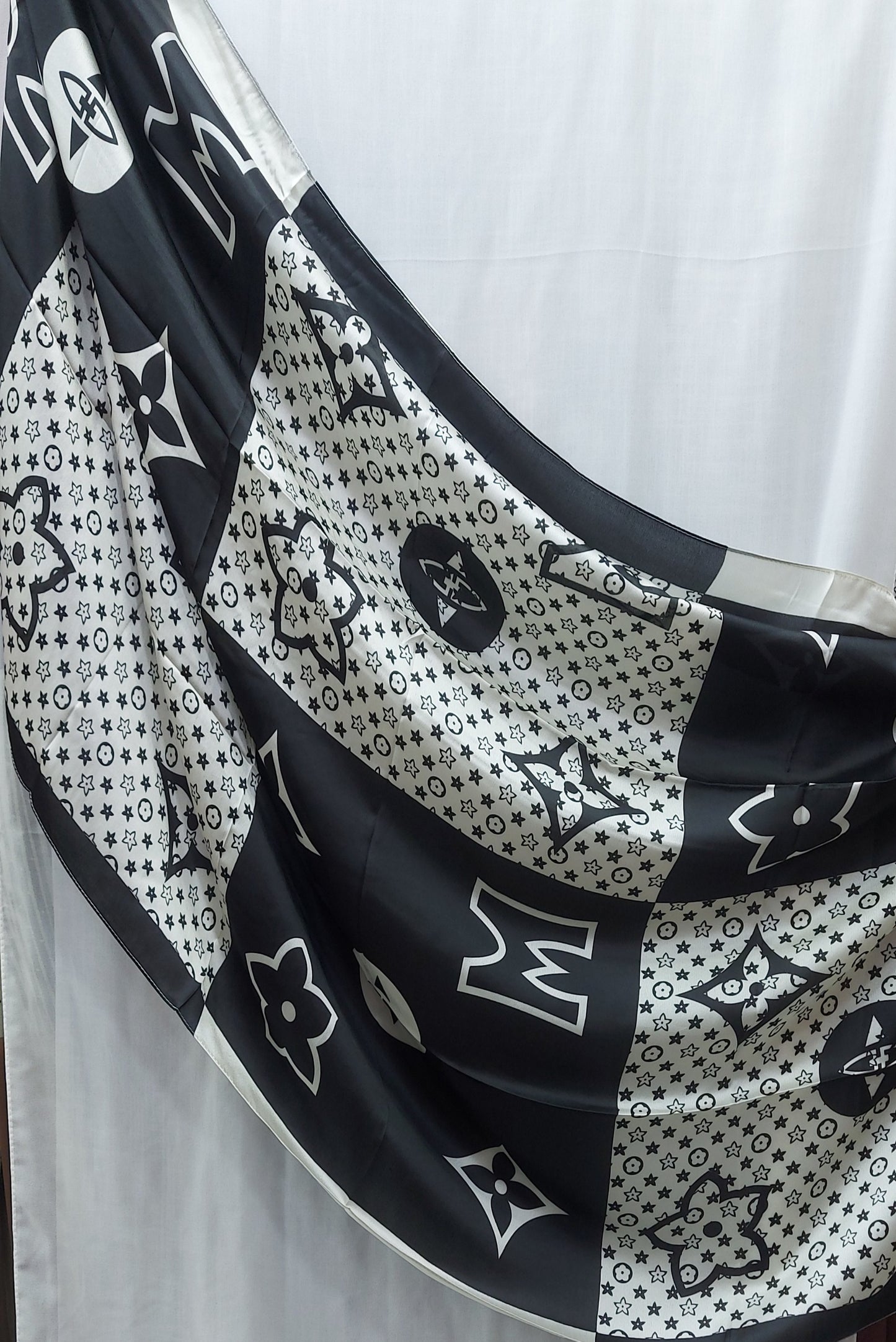 Printed Silk-Black White