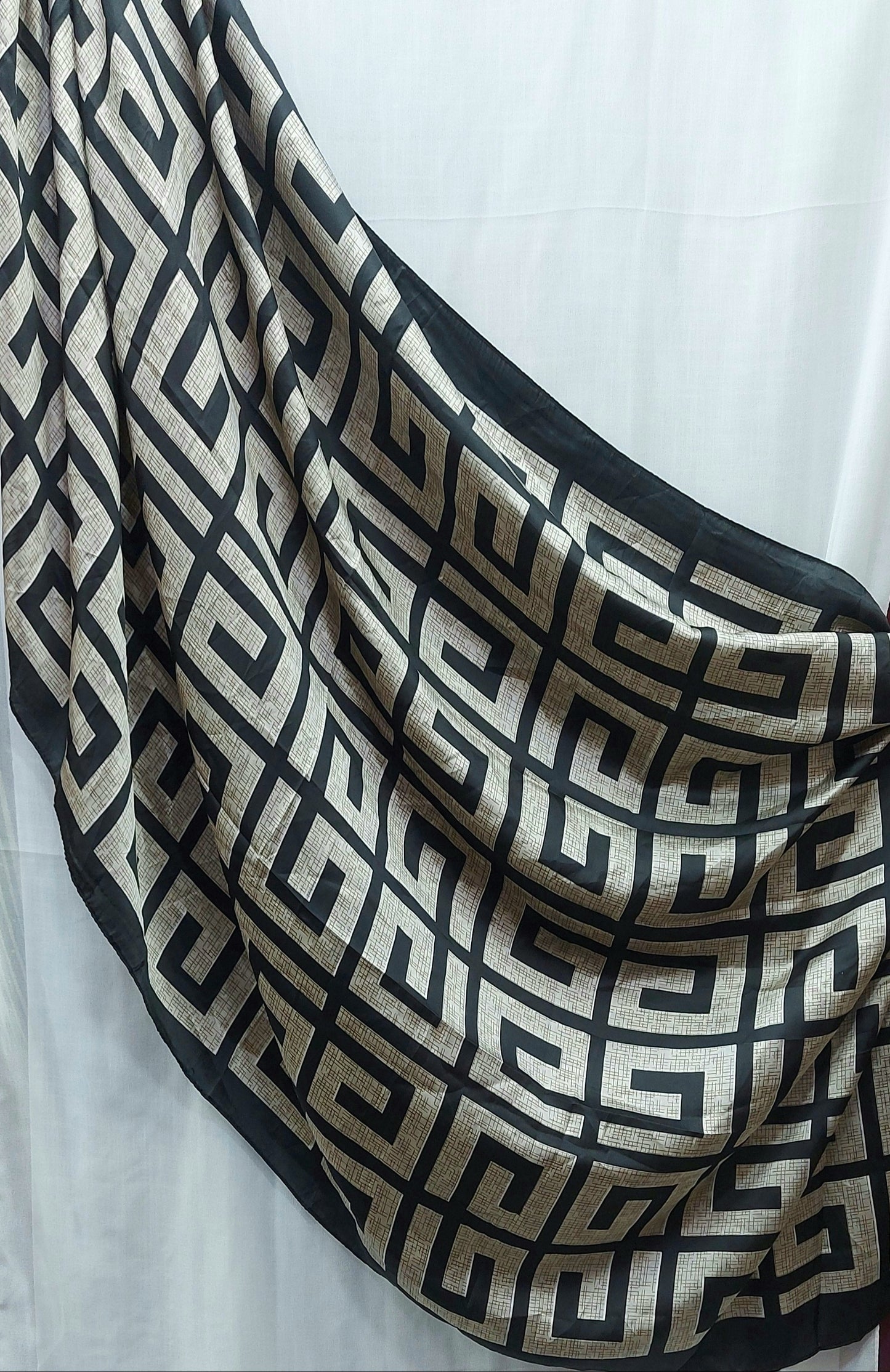 Printed Silk-Black beige