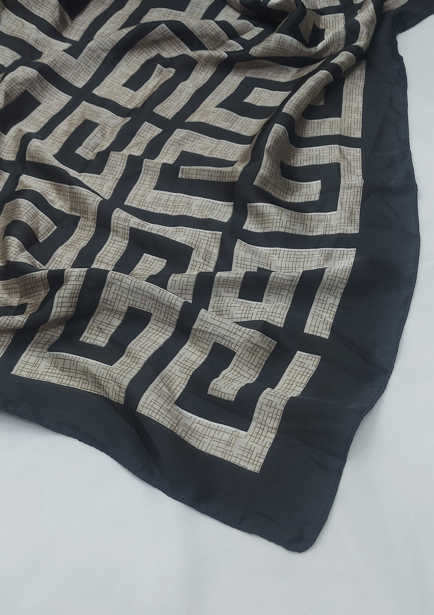 Printed Silk-Black beige